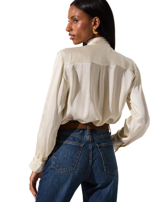 Astr The Label Mabry Top in Cream