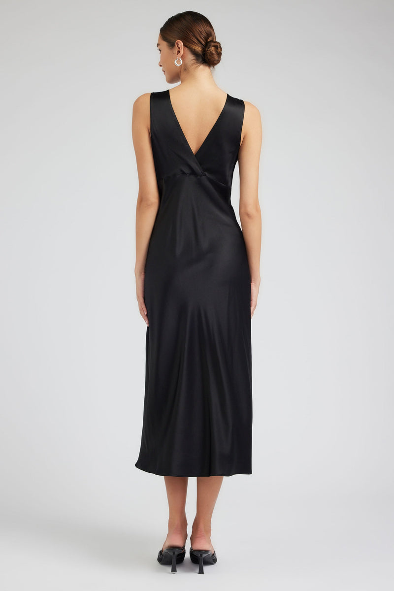 Sleeveless Sweetheart Neck Midi Dress in Black