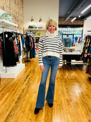 Kinsley Mid Rise Ultra Flare Jeans in Avenue - The South Apparel