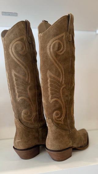 Silverado Suede Boots, Light Taupe - The South Apparel